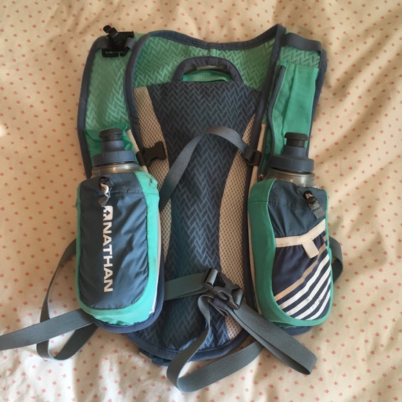nathan fireball hydration pack